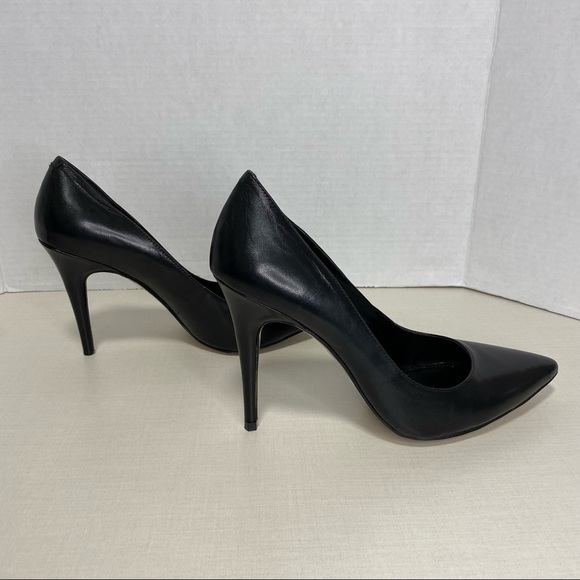 BCBGeneration Black Leather Pump - Size 9 - Picture 6 of 9